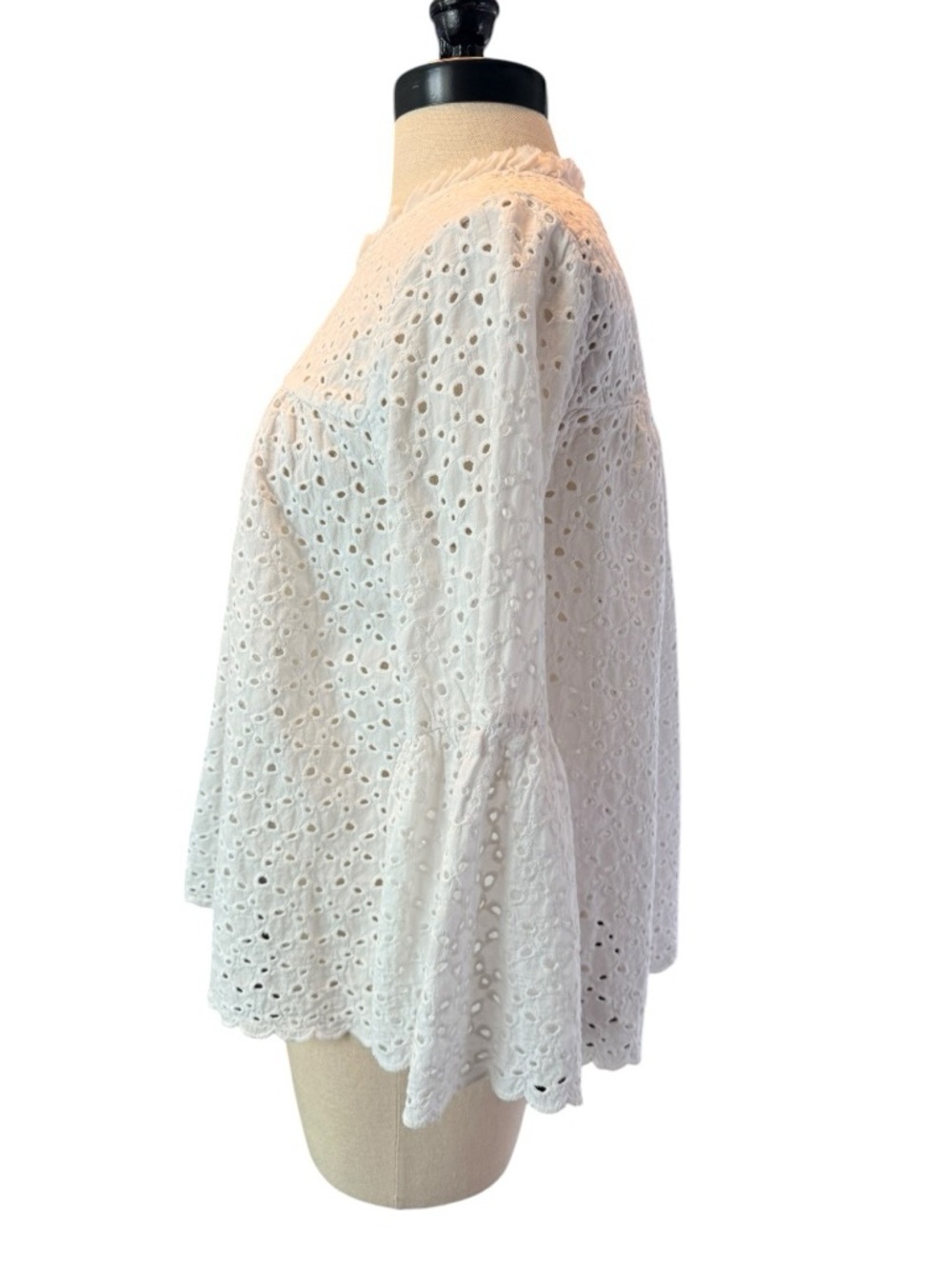 Velvet by Graham & Spencer White Eyelet Blouse Boho Ruffle Neck cottagecore - Picture 3 of 10